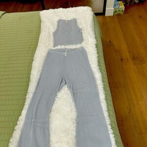 RVCA Sunday collection
Swerve Flared Pants and Crop Top, Size Medium